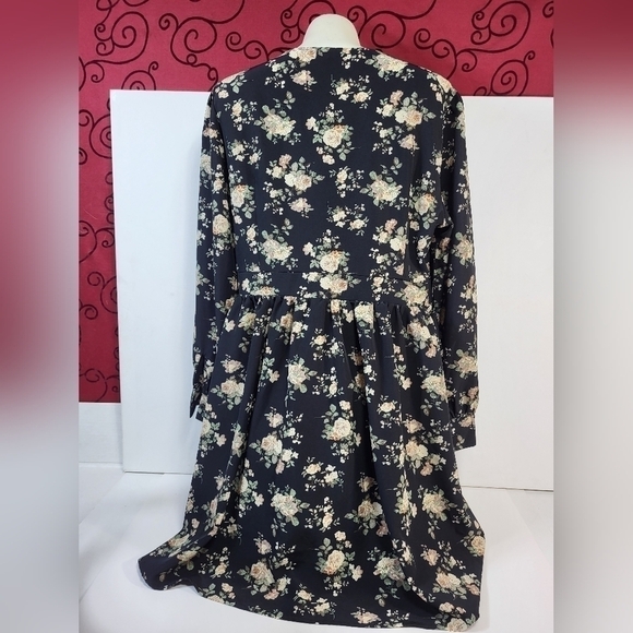 Shein Curve 3/4 Sleeve Floral Dress - Picture 5 of 7